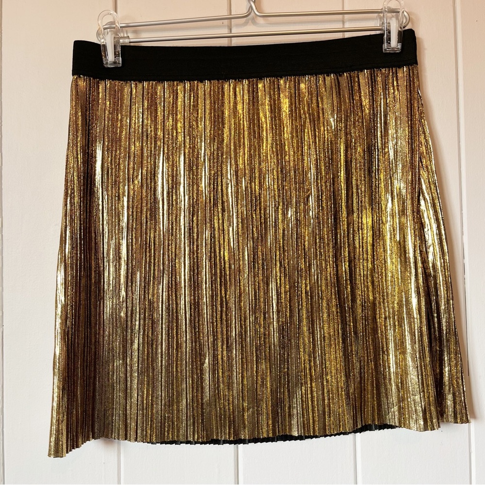 Pull&Bear Gold Pleated Skirt with Elastic Waist Band. Size Large.